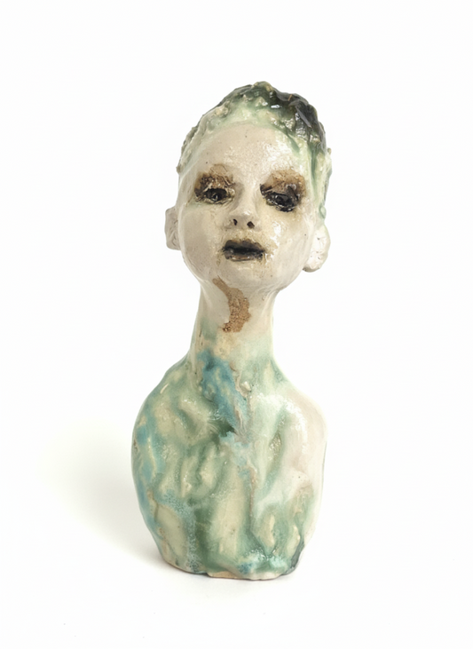 Skulptur i brent og glasert Steingodsleire. H15xB8xD8